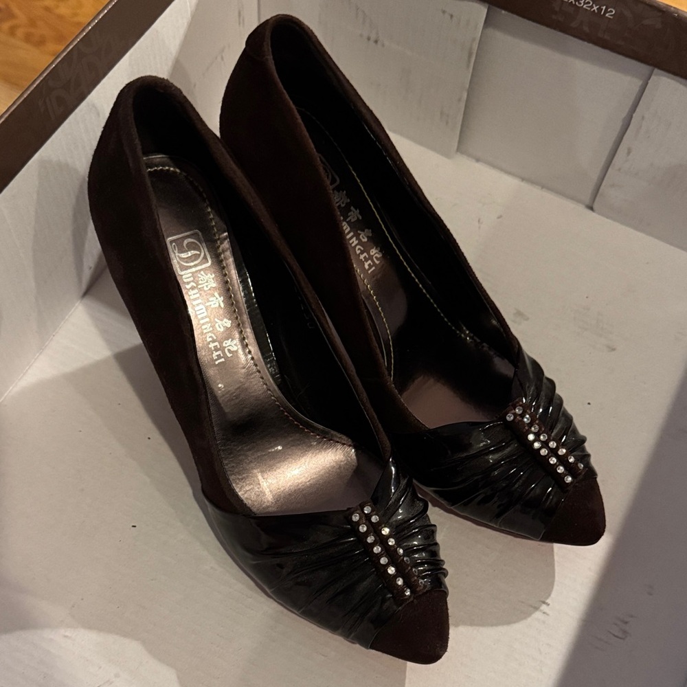 NWOT Chic Velvet Black and Brown Heels Sophisticated with New Plastic Peel